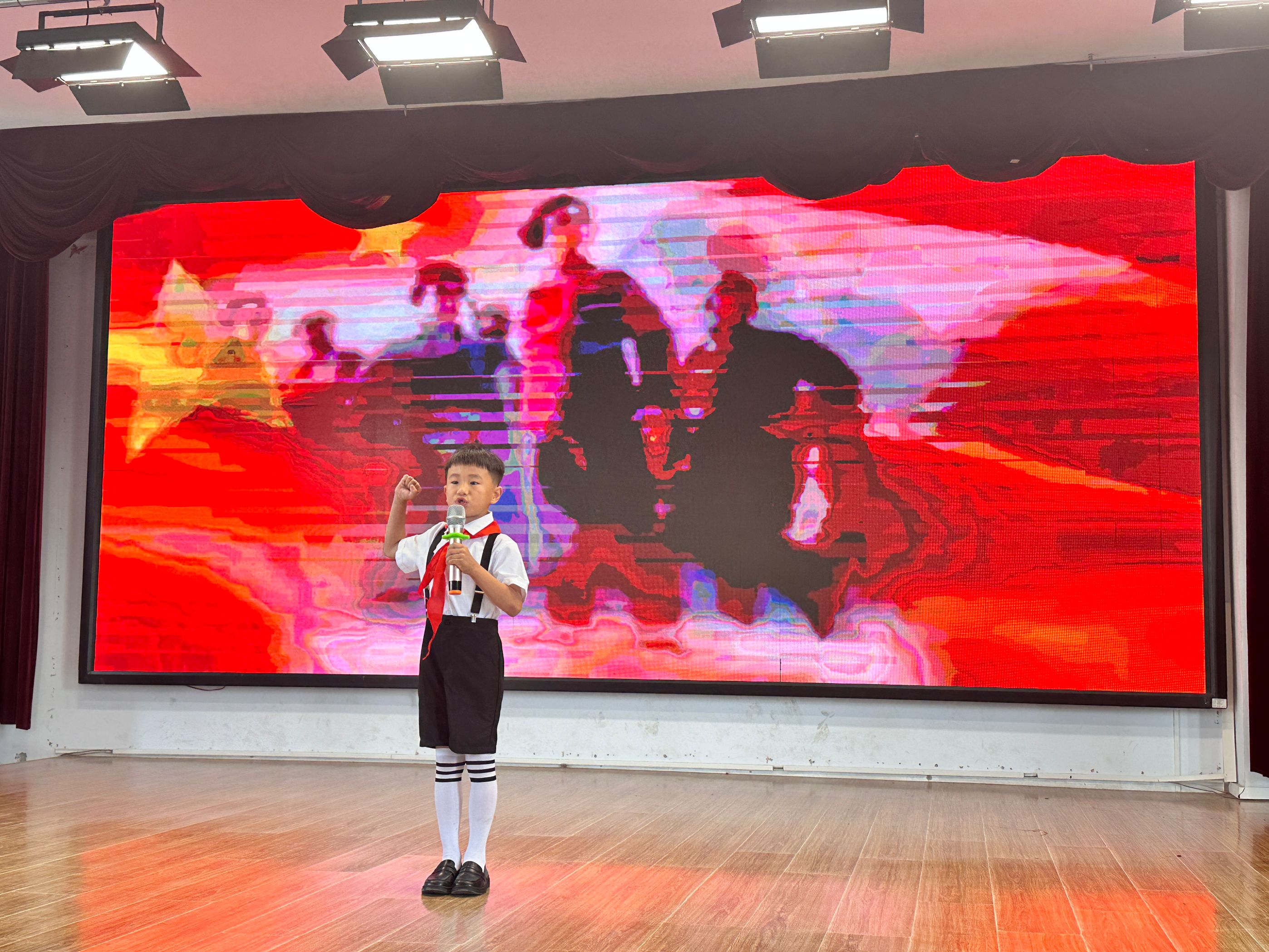 山東省臨沂市河?xùn)|區(qū)湯河鎮(zhèn)中心小學(xué)關(guān)工委開展“傳承紅色基因，共講紅色故事”講故事比賽