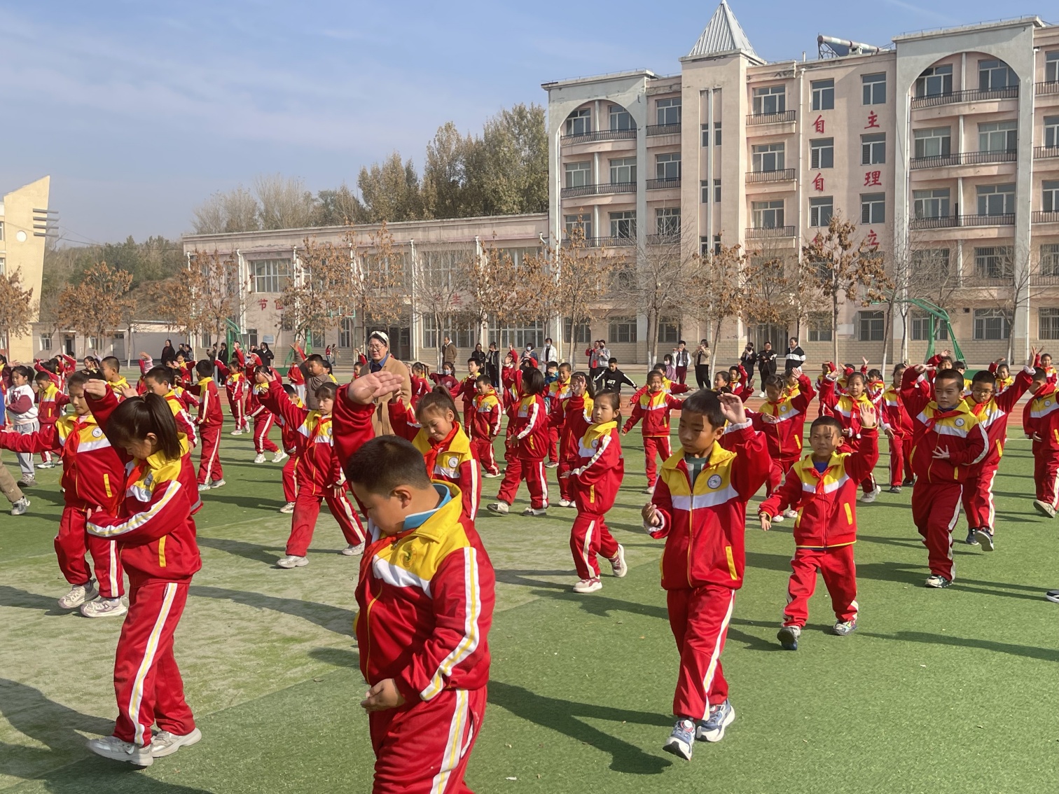  攜手成長(zhǎng) 共創(chuàng)未來(lái) ——內(nèi)蒙古自治區(qū)赤峰市元寶山區(qū)風(fēng)水溝小學(xué)關(guān)工委、教導(dǎo)處聯(lián)合舉辦家長(zhǎng)開放日活動(dòng)