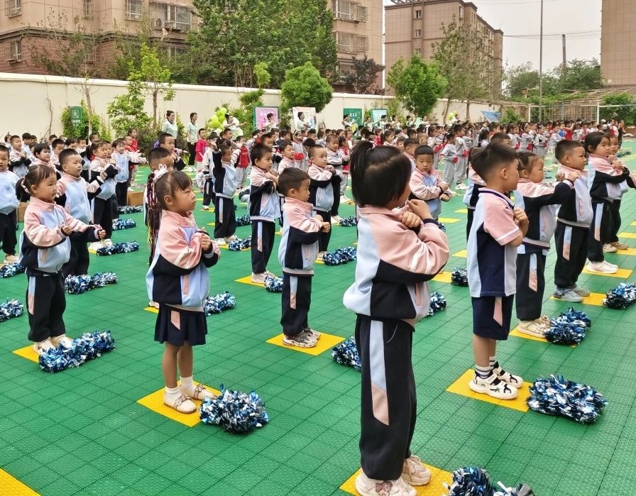 新疆維吾爾自治區(qū)喀什市第六幼兒園關(guān)工委開展“童趣躍動(dòng)迎六一，粽情綻放樂童年”慶六一主題活動(dòng)