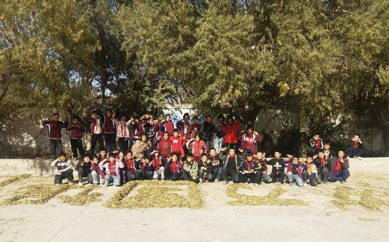 新疆維吾爾自治區(qū)喀什地區(qū)伽師縣克孜勒蘇鄉(xiāng)第一小學(xué)開展 “美麗校園” 主題實(shí)踐活動(dòng)