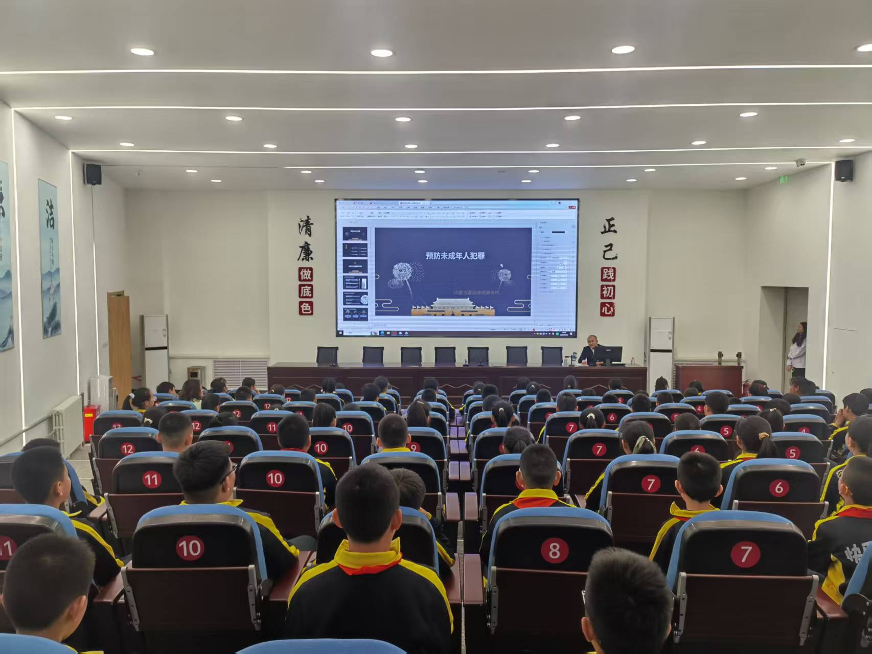 筑牢法治根基，護(hù)航平安成長(zhǎng)——內(nèi)蒙古自治區(qū)阿魯科爾沁旗教育系統(tǒng)關(guān)工委多維發(fā)力強(qiáng)化青少年法治教育