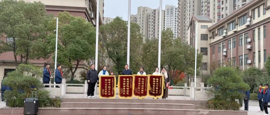 拾金不昧暖人心 美德少年傳佳話——江蘇省徐州市銅山區(qū)大學(xué)路實(shí)驗(yàn)學(xué)校關(guān)工委美德教育出成效