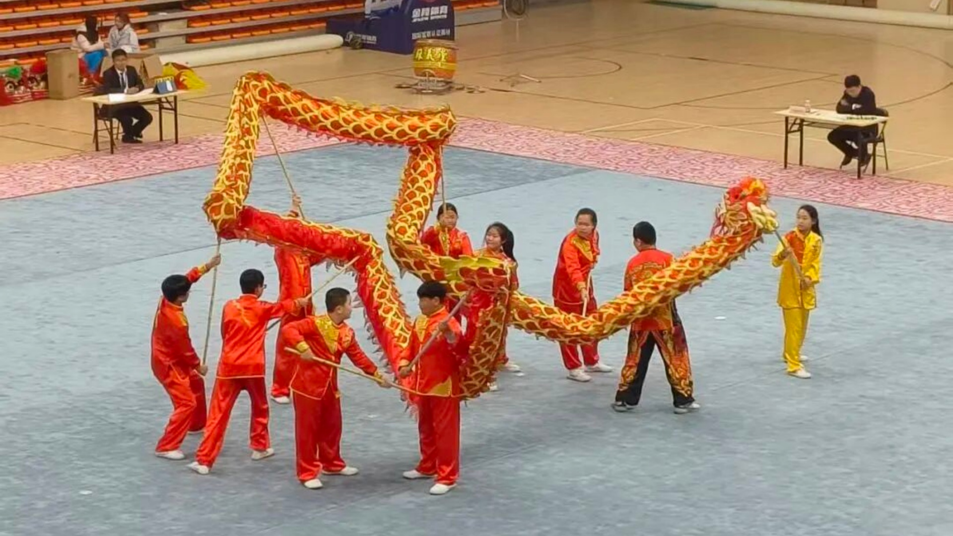 鼓點(diǎn)震賽場 小將展雄風(fēng)——江蘇省徐州市銅山區(qū)行知實(shí)驗(yàn)小學(xué)關(guān)工委組建舞龍隊(duì)省賽雙獎(jiǎng)載譽(yù)歸