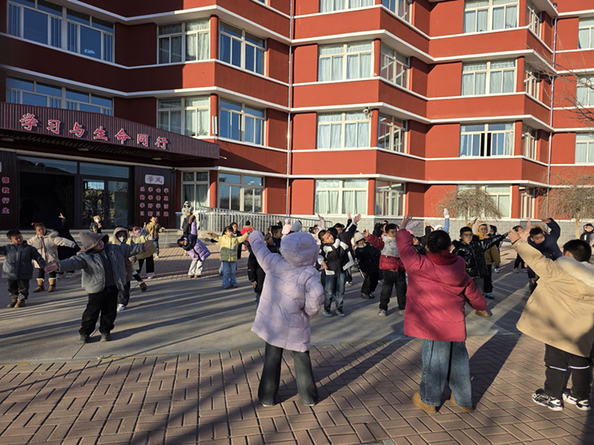 五育融合潤童心 素養(yǎng)測評展風(fēng)采——內(nèi)蒙古赤峰市元寶山區(qū)平礦一小關(guān)工委開展綜合實踐活動