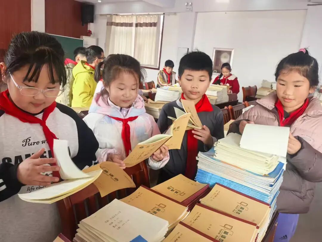 曬最美作業(yè) 秀學(xué)子風(fēng)采——山東省臨沂市河?xùn)|區(qū)八湖鎮(zhèn)劉店子中心小學(xué)舉行學(xué)生優(yōu)秀作業(yè)展評活動