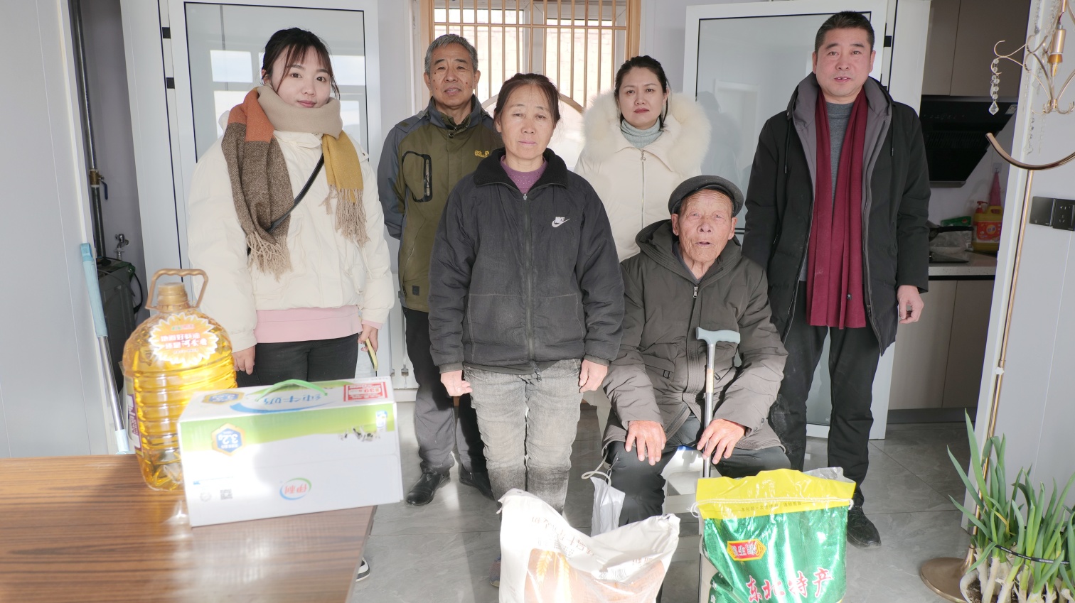 寒冬慰問行 情暖老兵心——內(nèi)蒙古自治區(qū)赤峰市元寶山區(qū)草原藍(lán)哈達(dá)志愿者協(xié)會關(guān)工委開展慰問老兵活動