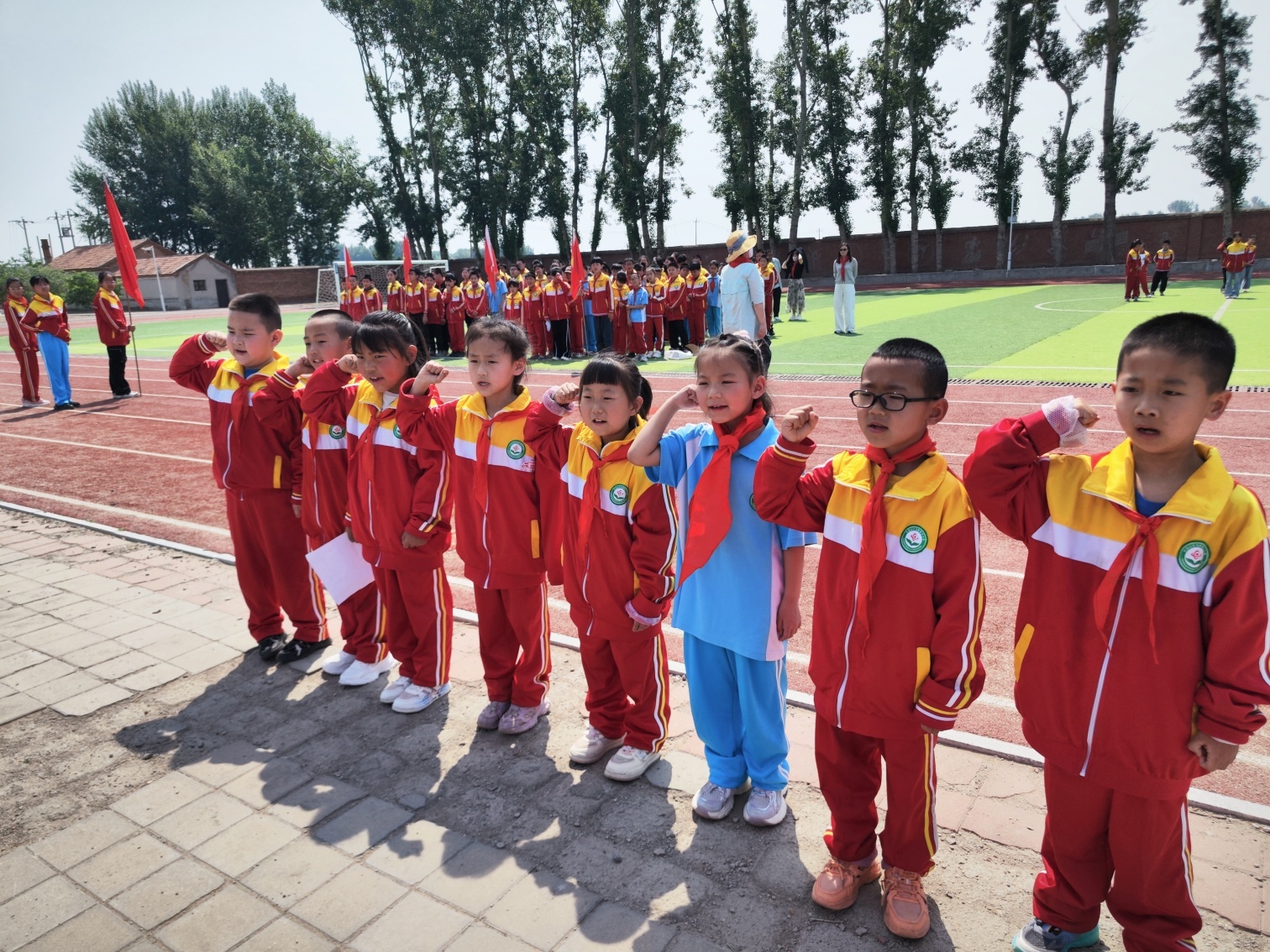 牢記黨的教導(dǎo) 爭(zhēng)做強(qiáng)國(guó)少年 ——內(nèi)蒙古自治區(qū)赤峰市元寶山區(qū)馬蹄營(yíng)子小學(xué)新隊(duì)員入隊(duì)活動(dòng)