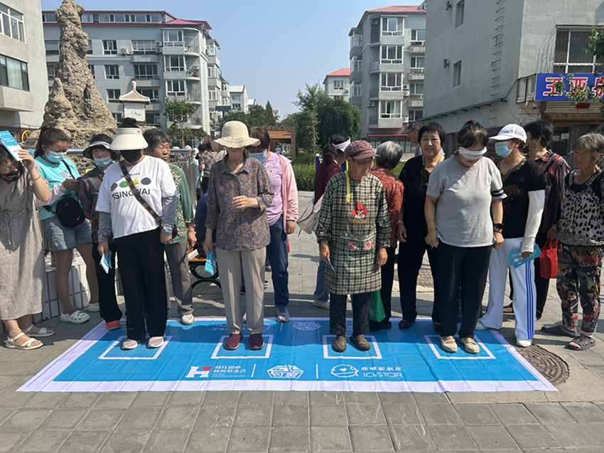 銀齡守護(hù) 智享晚年 ——內(nèi)蒙古自治區(qū)赤峰市元寶山區(qū)平莊城區(qū)街道旭日社區(qū)關(guān)工委開展老年體檢活動