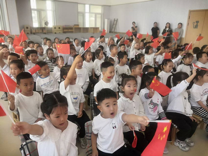 童心向黨 禮贊中國——內蒙古自治區(qū)赤峰市元寶山區(qū)七幼、藍哈達協(xié)會關工委聯(lián)合開展國慶慶?；顒? style=