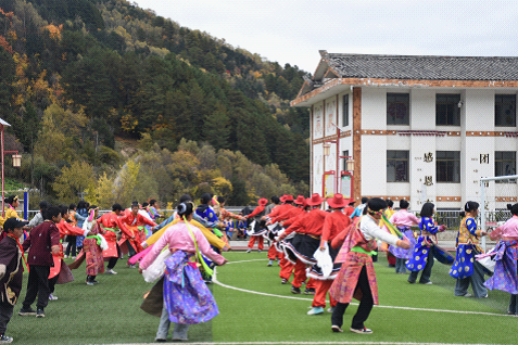 四川省雅安市寶興縣關(guān)工委搭臺引智助力民族學(xué)校音樂特色教育提質(zhì)增效