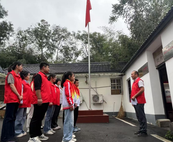 “宣講+實(shí)踐”迎國慶