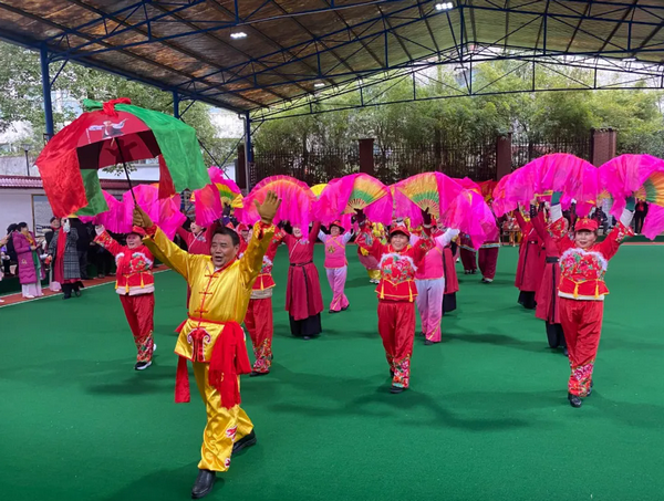 貴州省貴陽市烏當(dāng)區(qū)離退休干部歡聚一堂鬧元宵