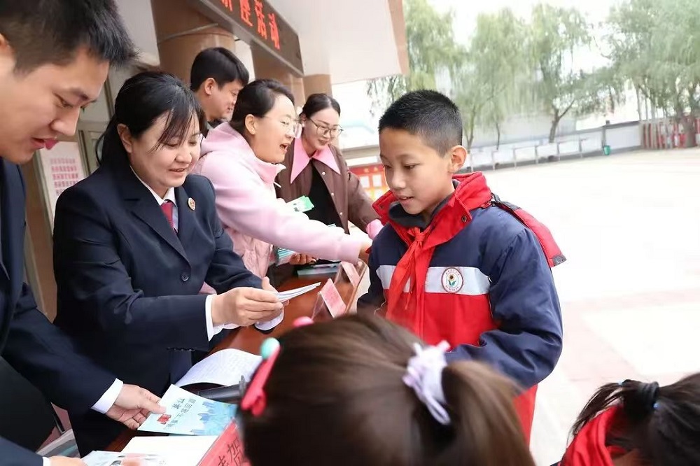 為青春筑牢“安全防線”——內(nèi)蒙古自治區(qū)赤峰市翁牛特旗檢校聯(lián)合保駕護(hù)航