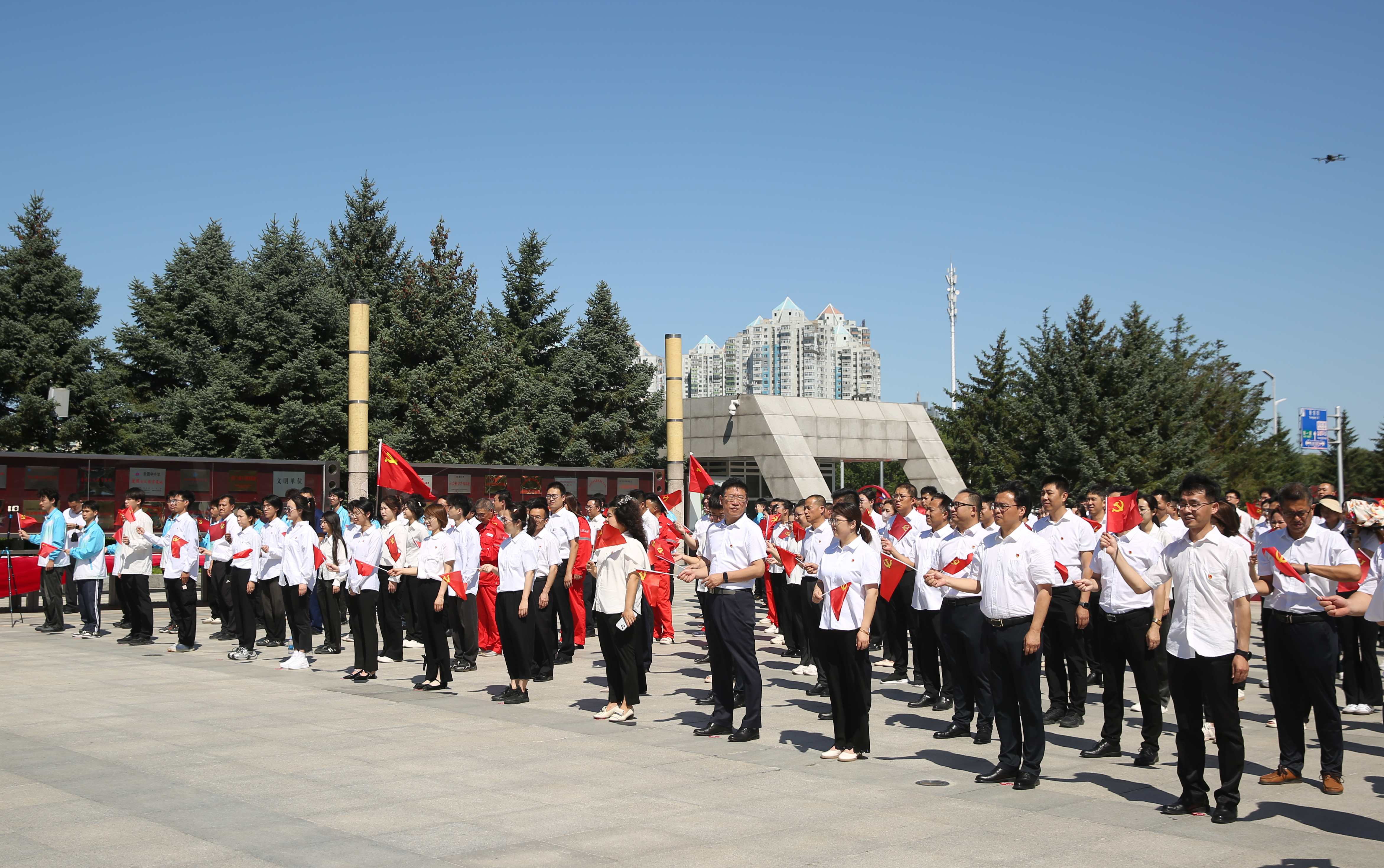 石油兒女心向黨 赤誠(chéng)奉獻(xiàn)映初心——中國(guó)石油大慶油田“五老”參加大型主題宣誓活動(dòng)傳承紅色血脈