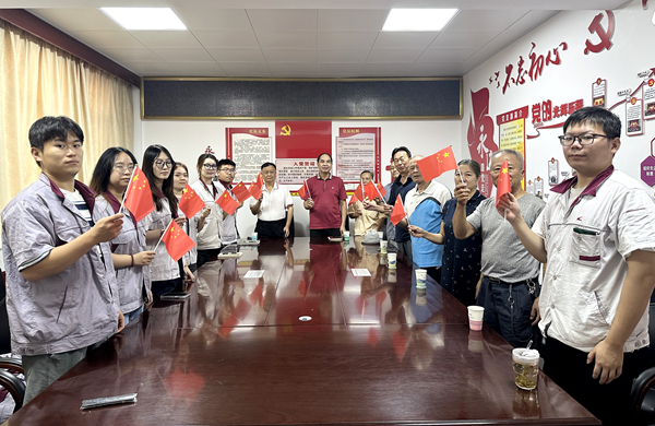 中國(guó)鐵路南寧局各單位關(guān)工委組織“五老”和青年職工觀看 紀(jì)念抗戰(zhàn)勝利80周年大會(huì)盛況反響熱烈