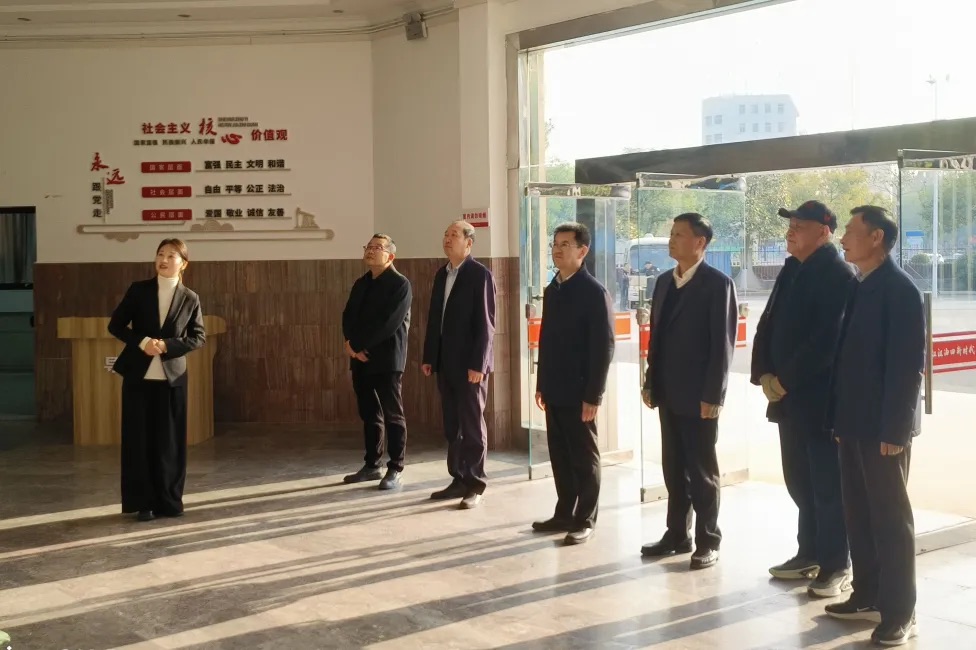 湖北省關(guān)工委一行赴江漢油田調(diào)研關(guān)心下一代工作