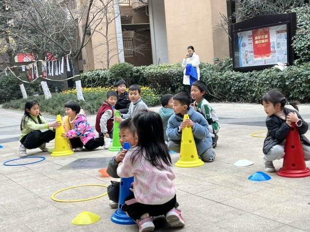 金牛區(qū)金牛社區(qū)關(guān)工委開展“樂享運(yùn)動(dòng) 不負(fù)冬時(shí)”冬日趣味體適能活動(dòng)