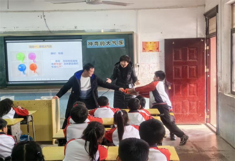 江西撫州崇仁：省城教師開展“送教下鄉(xiāng)”活動