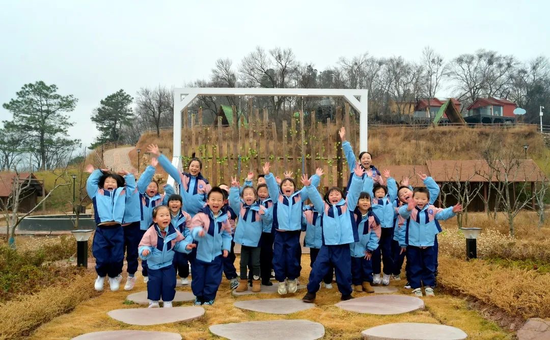 四川省涼山州越西縣關(guān)工委攜手縣錦蘭鑫驛幼兒園開展“萌娃有點(diǎn)‘田’”活動
