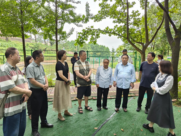 調(diào)研促發(fā)展 指導(dǎo)促提升 貴州省貴陽(yáng)市關(guān)工委調(diào)研烏當(dāng)區(qū)關(guān)工委科技服務(wù)示范建設(shè)