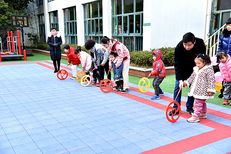 安徽省合肥市廬江縣衛(wèi)健系統(tǒng)關(guān)工委：志愿者陪伴留守兒童度寒假