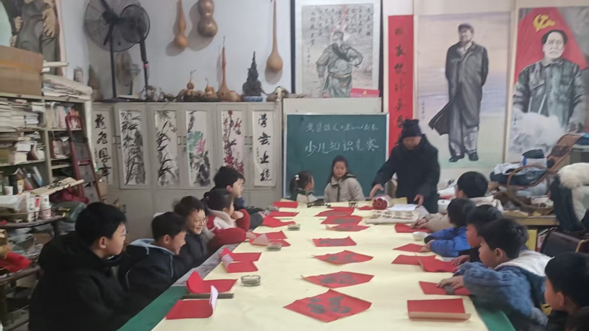 江蘇省徐州市銅山區(qū)黃集鎮(zhèn)關(guān)工委開展“筆墨傳薪火 五老送福來”迎新春活動(dòng)