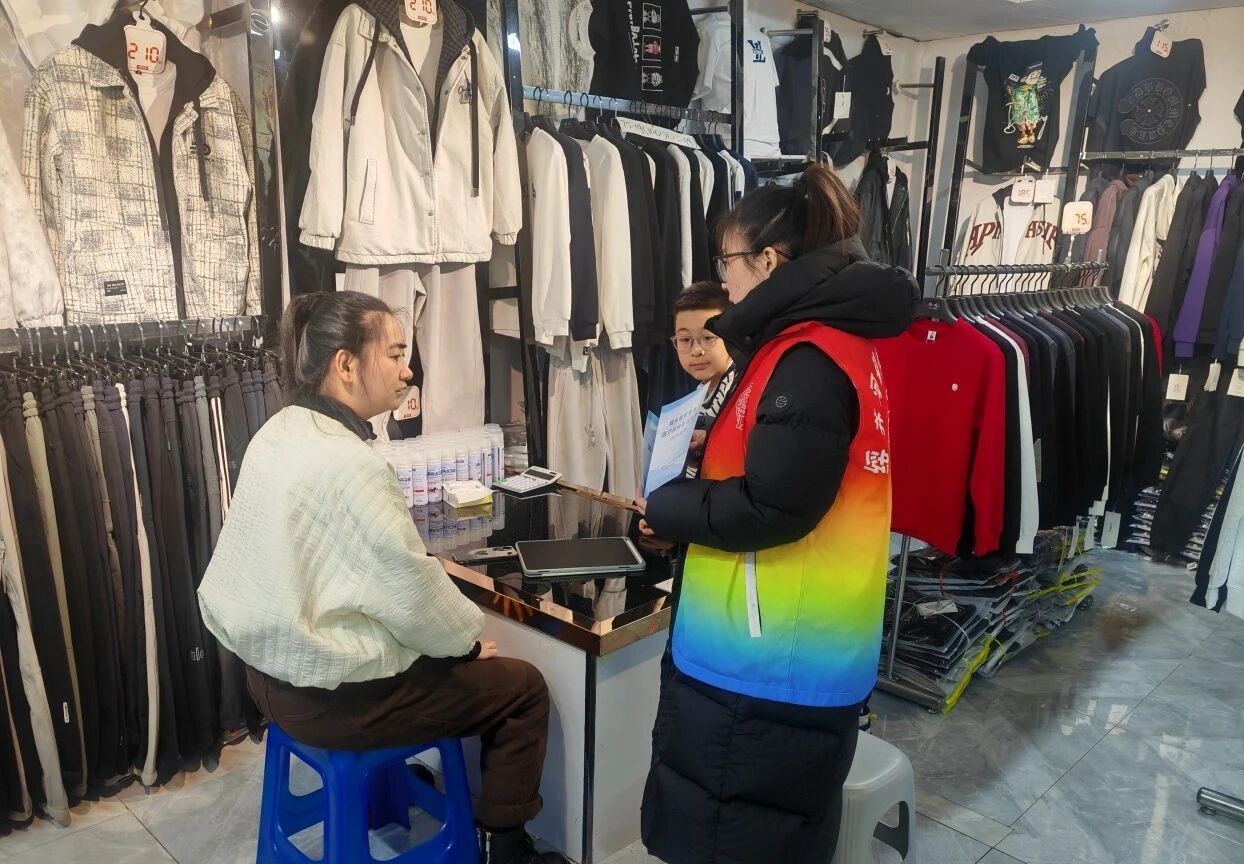 黑龍江省牡丹江市綏芬河市三合林社區(qū)黨委、關(guān)工委開展醫(yī)保政策專項(xiàng)宣傳活動