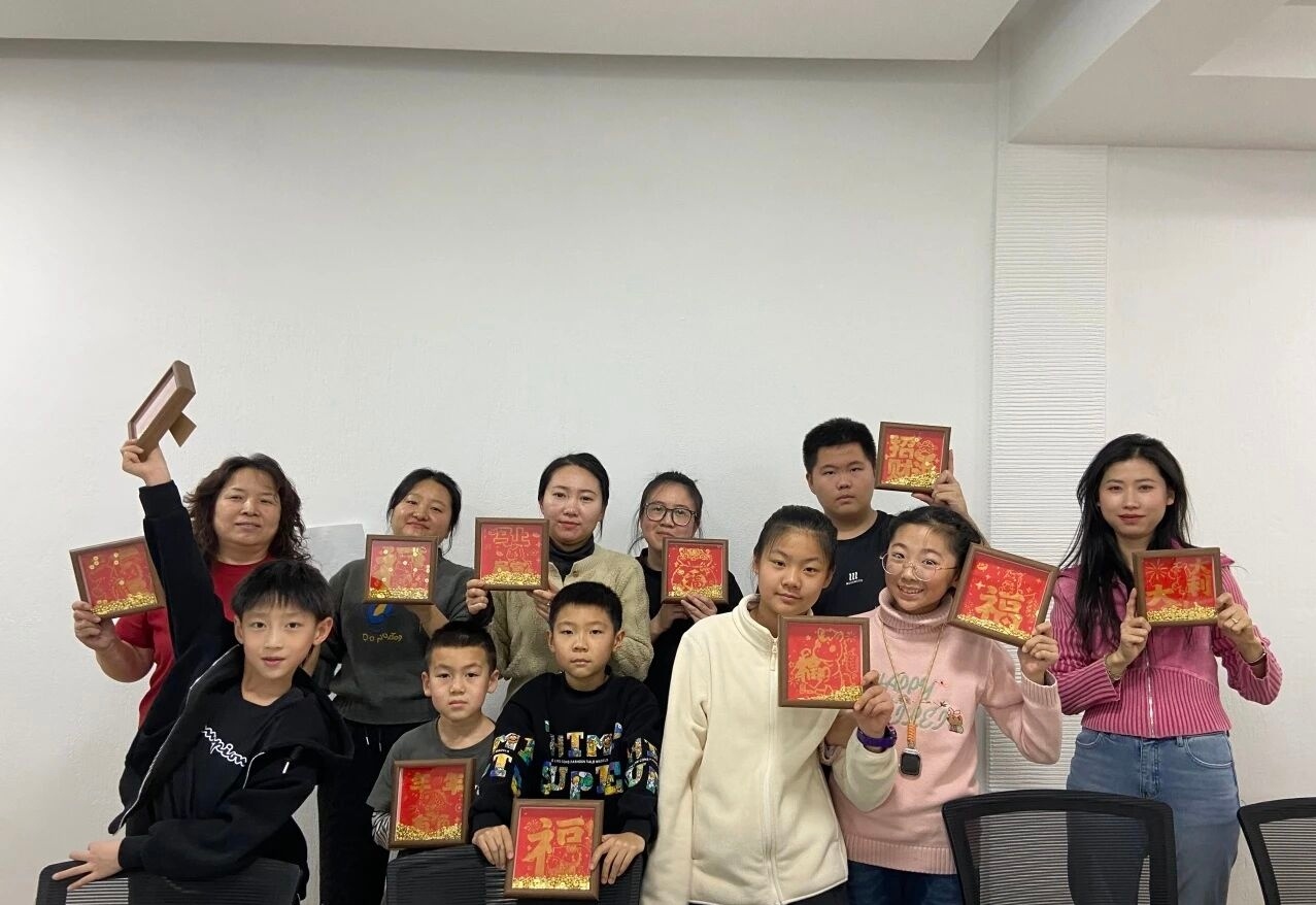 冬日溫情暖童心 親子攜手迎新年——黑龍江省牡丹江市綏芬河市三合林社區(qū)關(guān)工委開展冰雪嘉年華親子手作活動