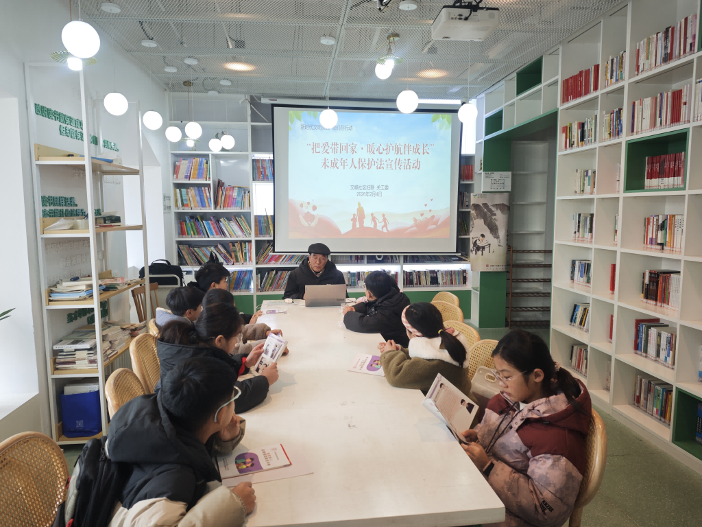 安徽省阜陽(yáng)市潁州區(qū)文峰社區(qū)關(guān)工委開(kāi)展未成年人保護(hù)法宣傳活動(dòng)