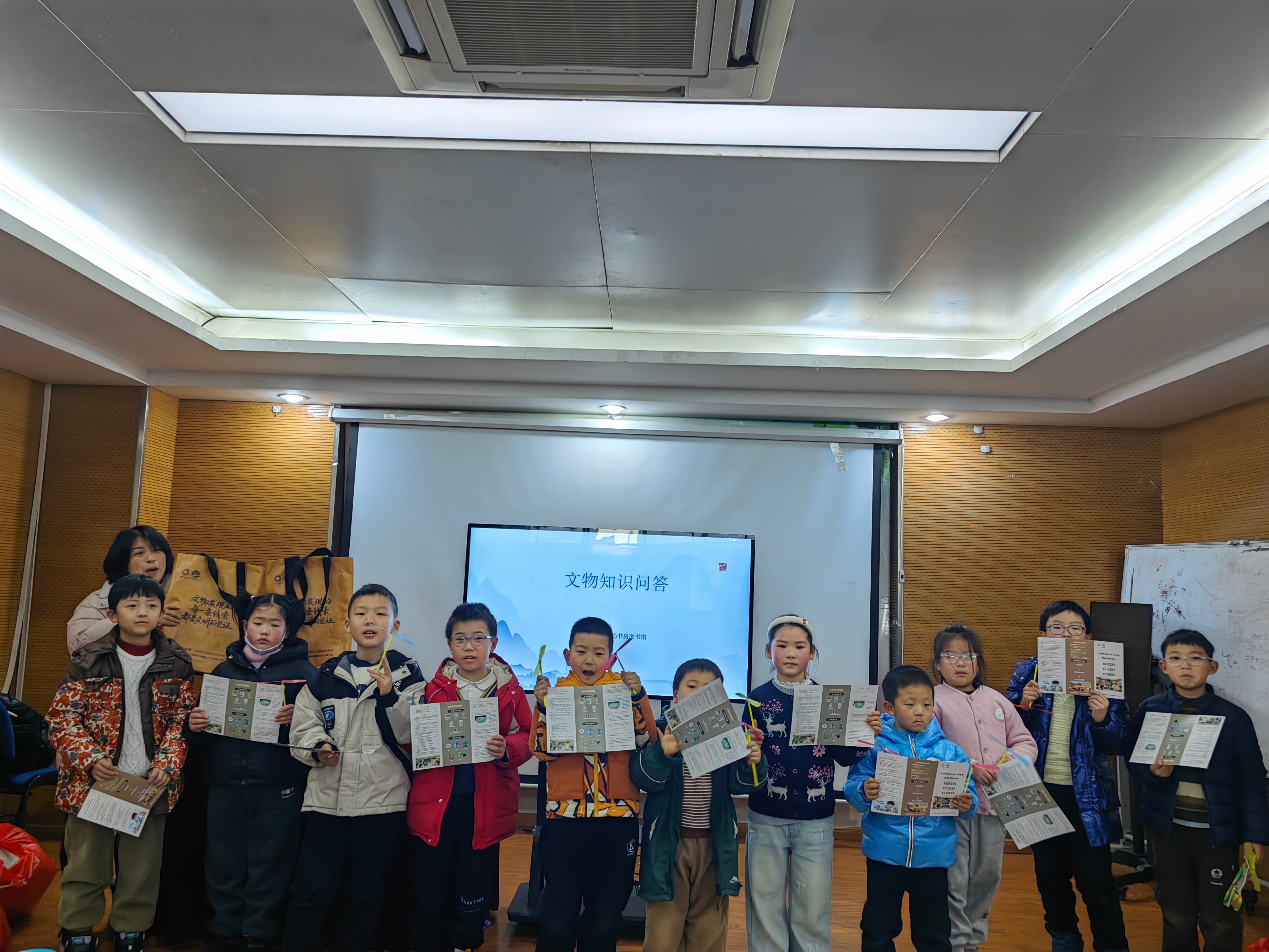安徽省合肥市包河區(qū)濱湖世紀(jì)社區(qū)清楓居委會(huì)關(guān)工委“文物科普潤(rùn)童心 法治護(hù)航助成長(zhǎng)”科普活動(dòng)