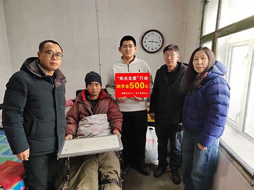 黑龍江省牡丹江市穆棱市老干部服務(wù)中心聯(lián)合市關(guān)工委開展“陽光關(guān)愛”行動  慰問貧困學(xué)子暖人心