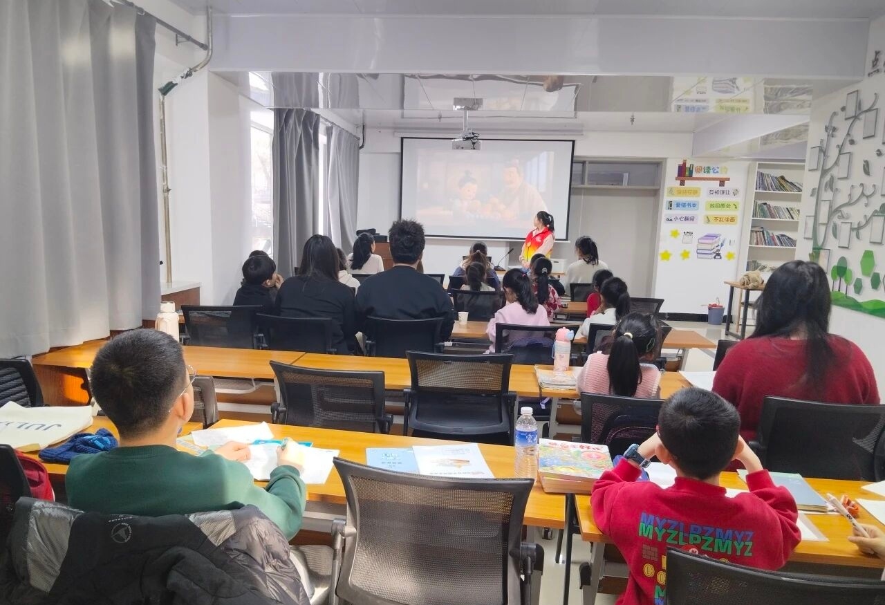 黑龍江省牡丹江市綏芬河市永安社區(qū)關(guān)工委開展“清風(fēng)涵養(yǎng)家風(fēng) 美德浸潤(rùn)童心”家風(fēng)廉潔故事欣賞會(huì)主題活動(dòng)