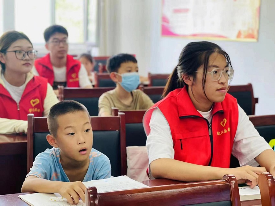 赤峰敖漢旗惠州街道辦關(guān)工委攜手青年志愿者開(kāi)展“守護(hù)生命之舟　遠(yuǎn)離溺水之患”安全教育活動(dòng)