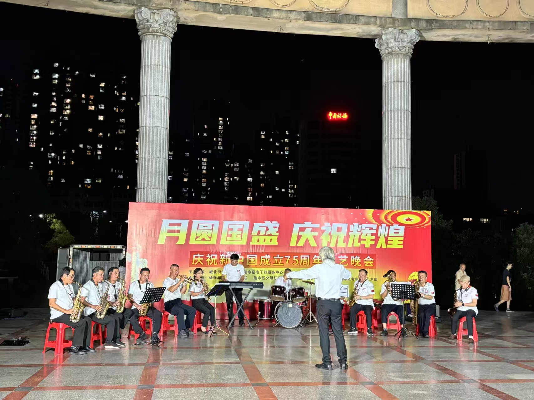 江西省新余市渝水區(qū)城北街道仙來(lái)湖社區(qū)關(guān)工委舉行慶祝新中國(guó)成立七十五周年文藝晚會(huì)