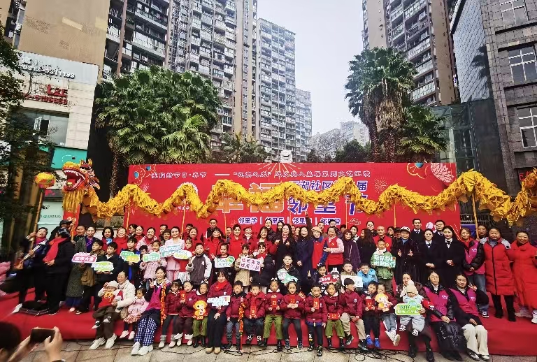 共同參與  放飛快樂   ——記自貢高新區(qū)西湖社區(qū)鄰里節(jié)中的孩子們