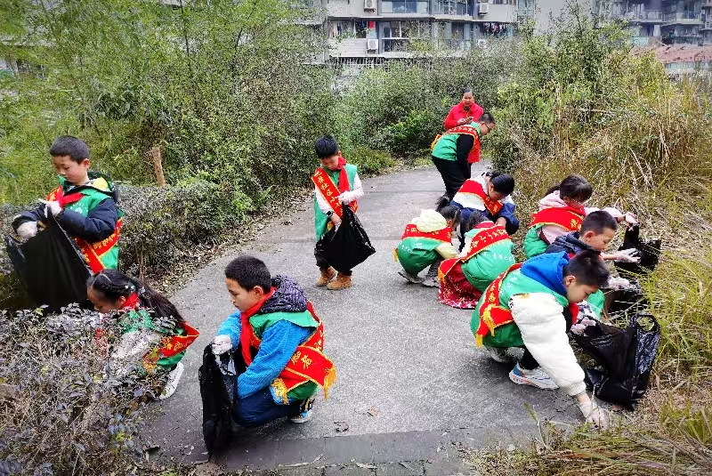 傳承雷鋒精神  爭當(dāng)小小雷鋒 ——四川省自貢市高新區(qū)悅景社區(qū)關(guān)工委開展學(xué)雷鋒主題教育活動