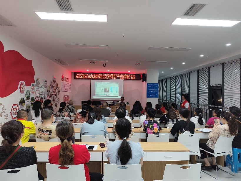 推廣辦公新技能 為五老提質(zhì)賦能 —— 自貢高新區(qū)西湖社區(qū)舉辦AI高效辦公培訓(xùn)