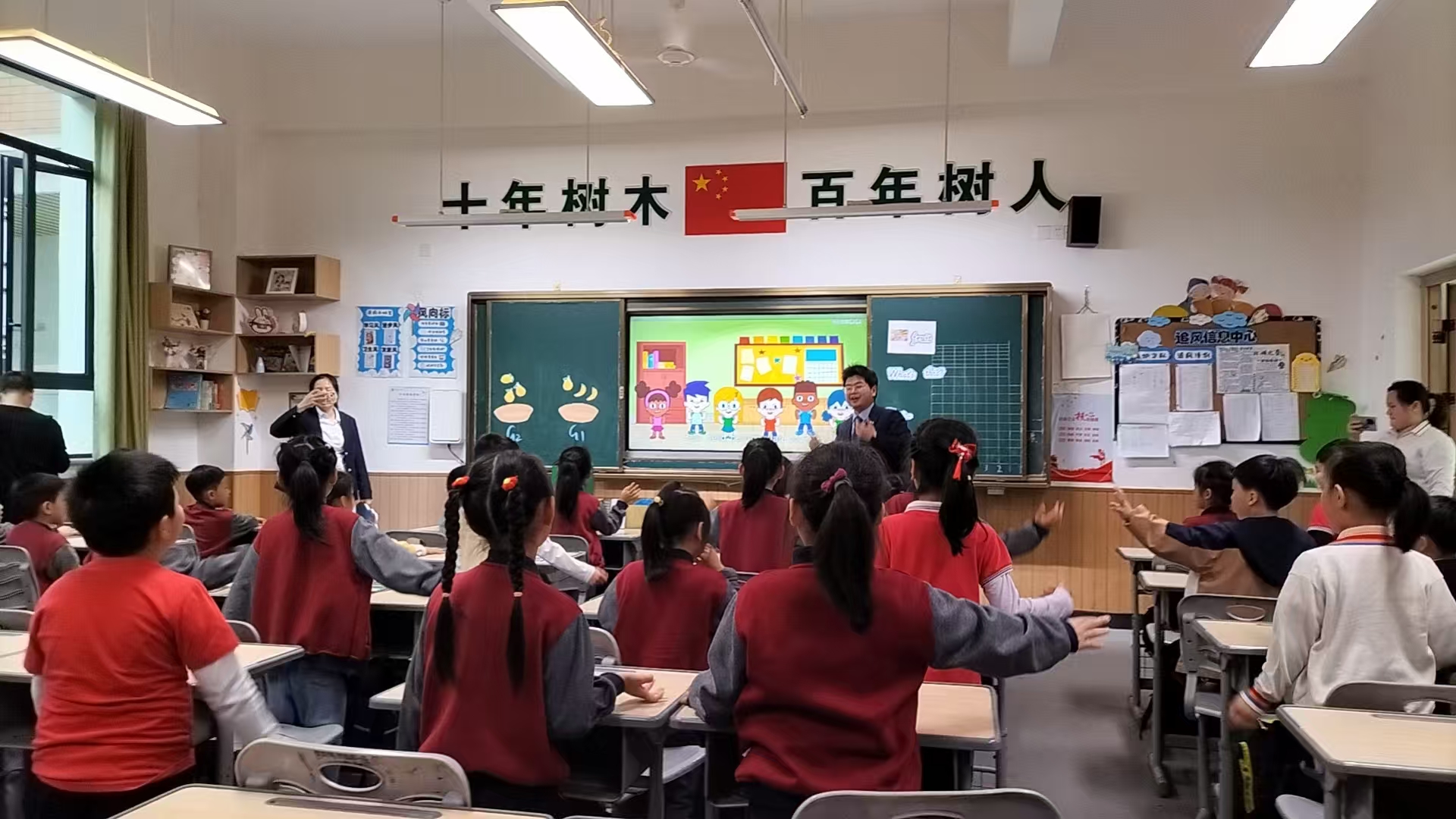 江西省新余市渝水區(qū)城北街道春龍社區(qū)關(guān)工委攜手北湖締景幼兒園開展“走進(jìn)小學(xué) 體驗(yàn)成長”參觀小學(xué)活動(dòng)