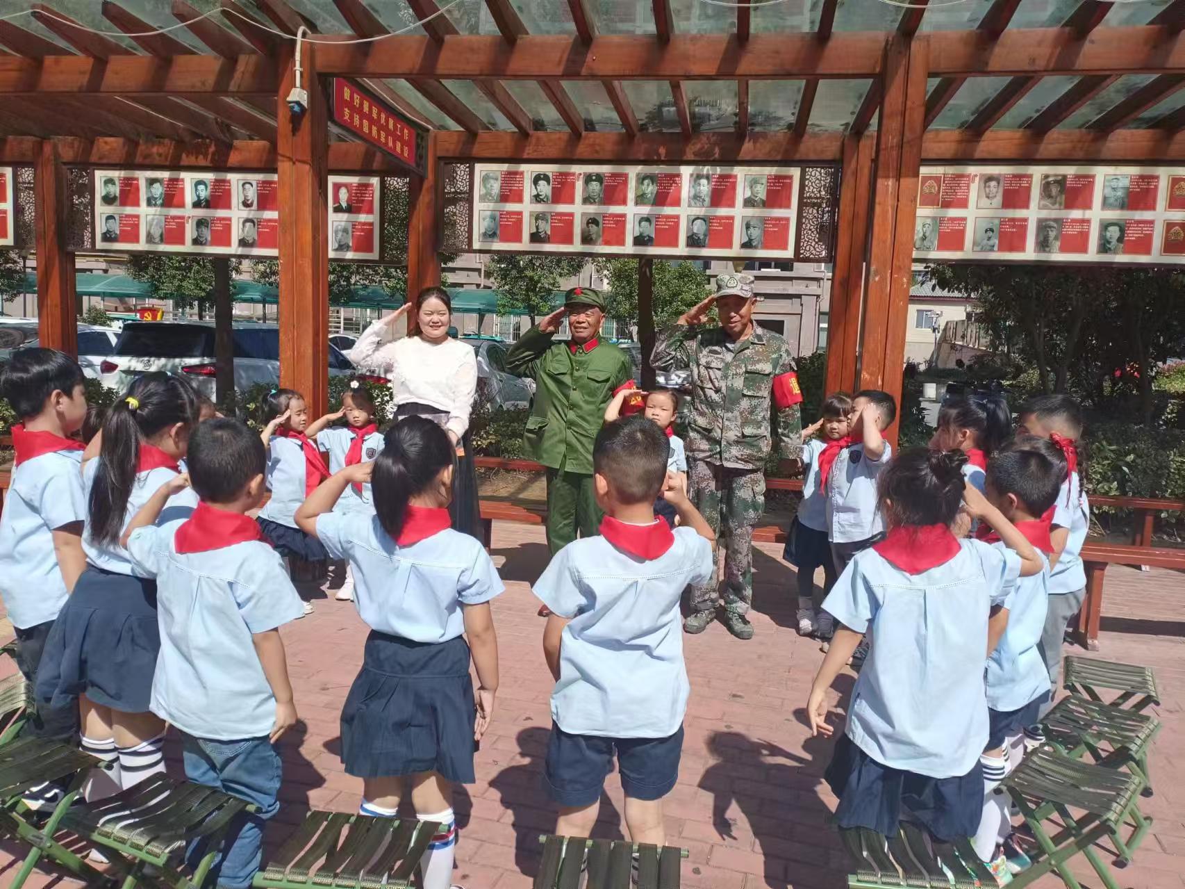 江蘇省徐州市經(jīng)開區(qū)大廟街道官莊村關(guān)工委組織開展“國防教育進(jìn)校園，紅色基因薪火傳”宣講活動(dòng)