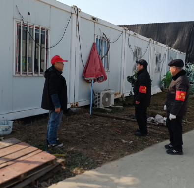 江蘇省徐州市銅山區(qū)棠張鎮(zhèn)關工委組織“五老”人員檢查青少年活動基地安全