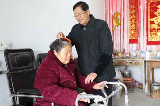 不離不棄做表率，關心關愛夕霞紅 ——記安徽省濉溪縣五溝鎮(zhèn)“五老”任啟浩