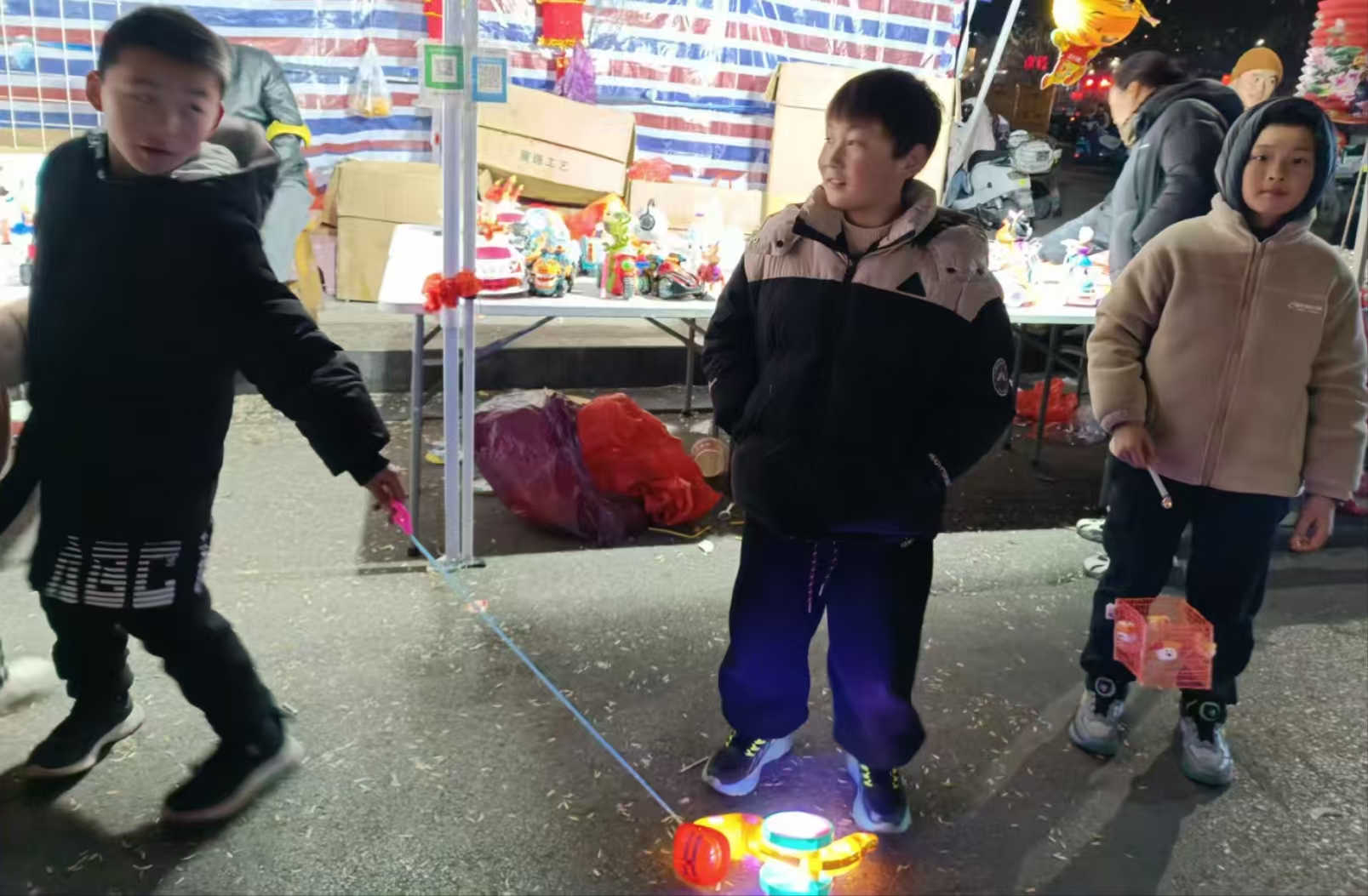 保護(hù)環(huán)境，不燃煙花爆 ——江蘇省徐州市銅山區(qū)棠張鎮(zhèn)“五老”開展教育兒童不燃煙花爆竹活動(dòng)