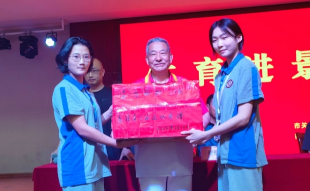 以球傳情獻(xiàn)余熱