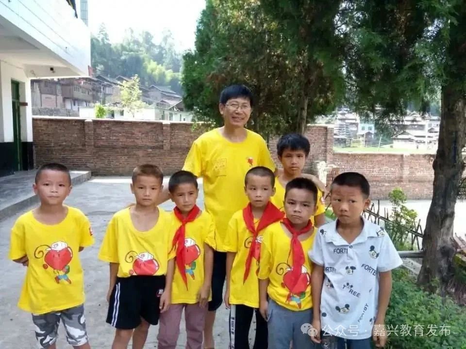 浙江省平湖市退休教師王沖根：九年間七次支教，為大山孩子推開看世界的窗