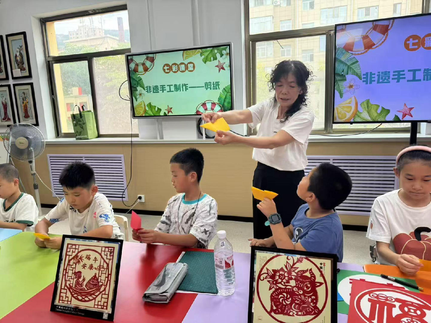 甘肅省平?jīng)鍪袥艽h關(guān)工委“呂秀英非遺文化傳承工作室” 成立