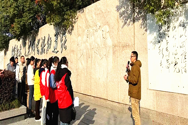 江蘇省南京市玄武區(qū)梅園新村街道關工委開展“探尋偉人足跡、尋訪六朝石刻”活動(3).jpg