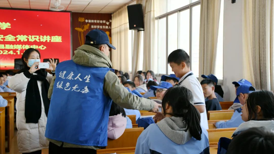 會(huì)東開(kāi)展禁毒宣傳進(jìn)校園 (2).jpg