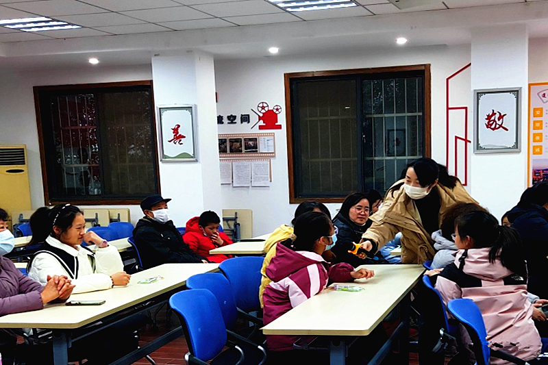 江蘇省南京市玄武區(qū)香鋪營社區(qū)關(guān)工委組織青少年和“五老” 開展迎新年活動 (2).png