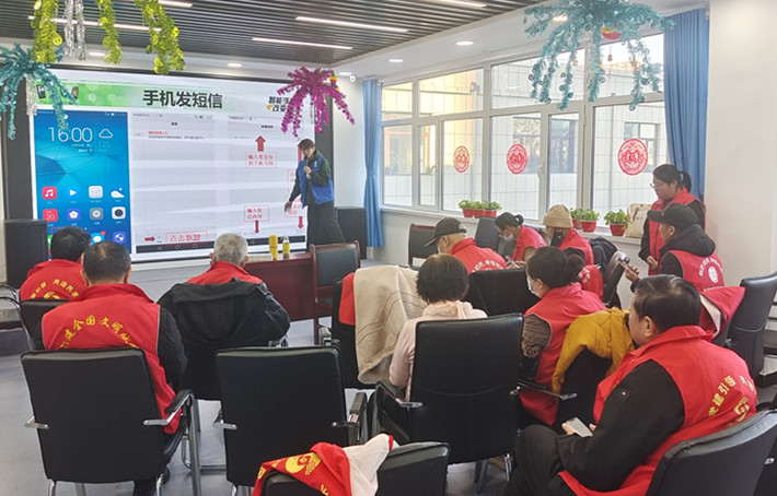 1704936514667808.jpg 元寶山區(qū)吉祥社區(qū)智慧敬老活動照片2_副本.jpg