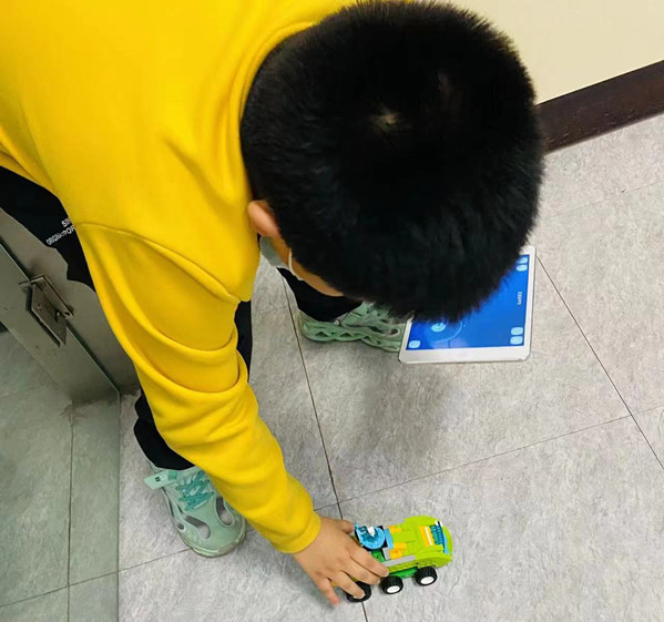 1705022991556406.jpg 元寶山區(qū)新景四季東社區(qū)科技課程活動(dòng)照片2_副本.jpg